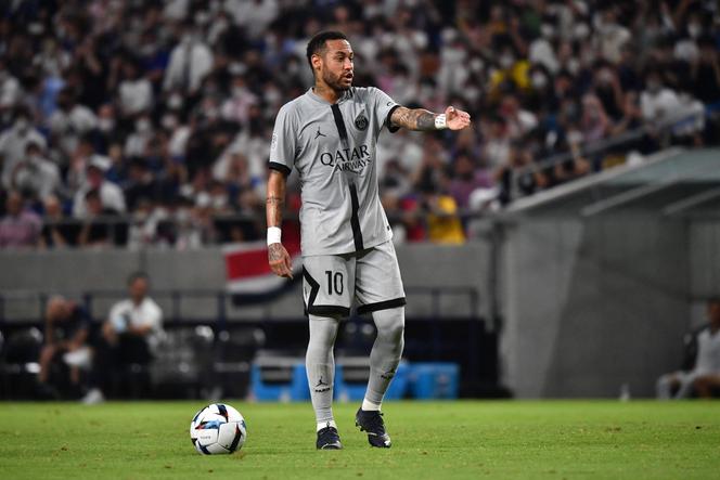 Neymar, delantero brasileño de Paris-Saint-Germain, durante el partido contra Gamba Osaka, en el estadio Suita de Osaka, el 25 de julio de 2022. 