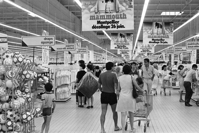 The aisles of a hypermarket in Montpellier in 1983