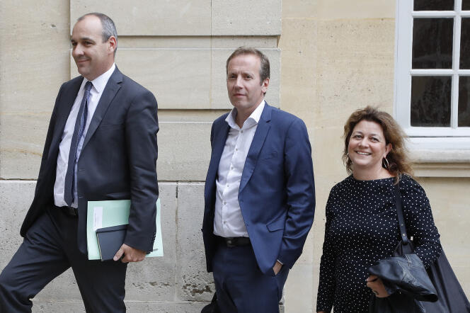 De gauche à droite : Laurent Berger, secrétaire général de la CFDT, Frédéric Sève, secrétaire national du syndicat, et Virginie Aubin, responsable des ressources humaines, à l’Hôtel Matignon, à Paris, le 5 septembre 2019.