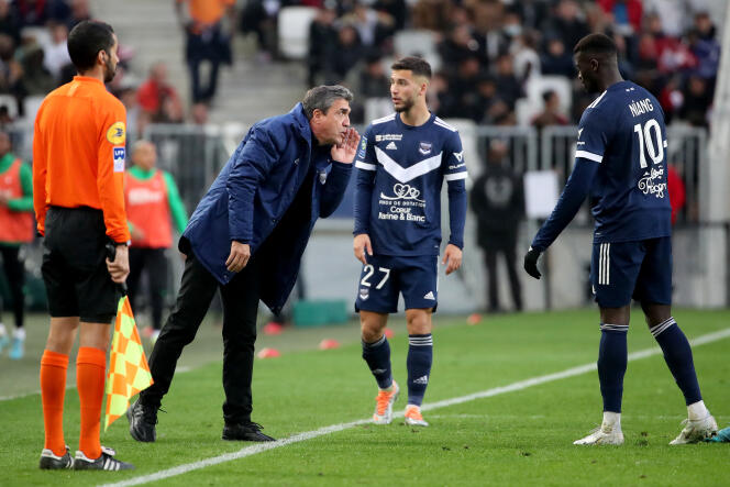 Bordeaux coach David Guion sends instructions to his players during the Ligue 1 match between Bordeaux and Saint-Etienne, on April 20, 2022, in Bordeaux.