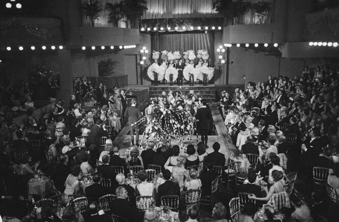 The famous “French cancan” on the stage of the Tabarin ball.