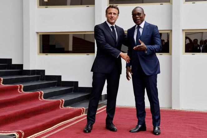 El presidente de Benin, Patrice Talon, y el presidente francés, Emmanuel Macron, en Cotonou el 27 de julio de 2022.