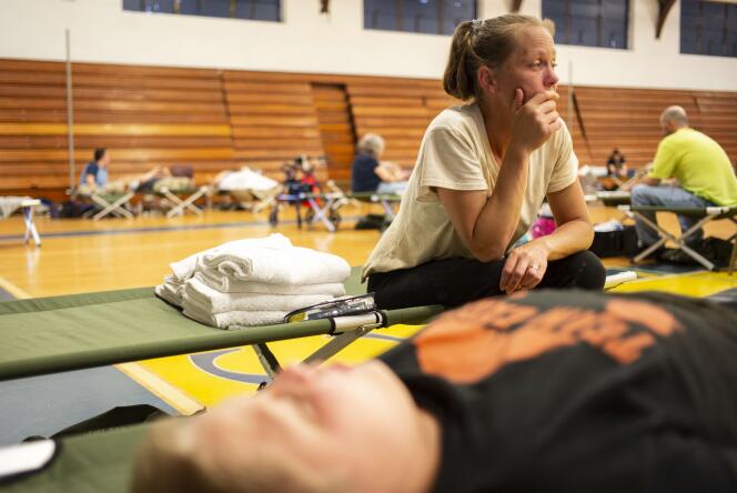 En el condado de Breathitt, las familias afectadas se refugiaron en los gimnasios escolares.  28 de julio de 2022.