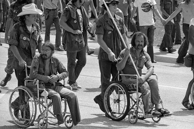 Ron Kovic (with an upside-down American flag in protest) and other Vietnam veterans at a demonstration in Miami, Florida, on August 22, 1972.