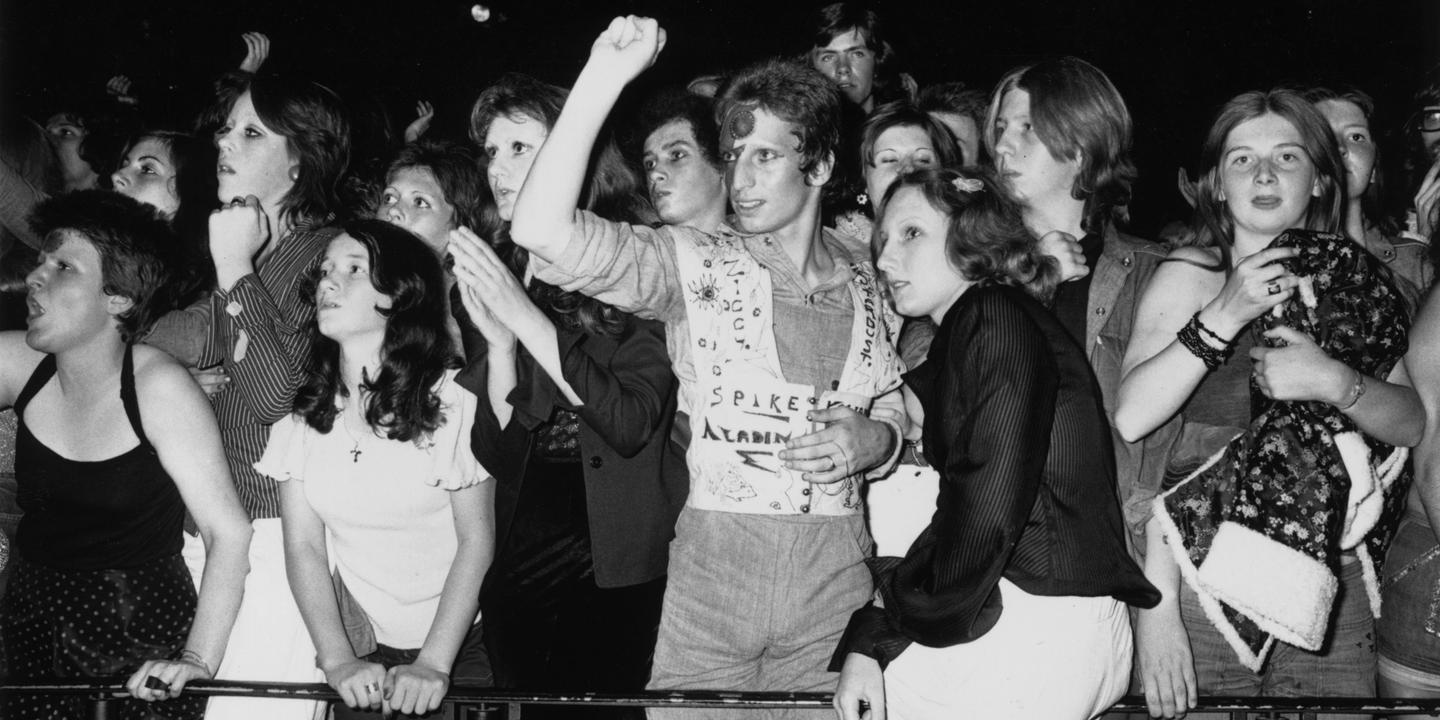 Cette Photo De David Bowie Et Iggy Pop A Beaucoup Circulé Sur Le Web The day Bowie ended Ziggy's life at the Hammersmith Odeon in London