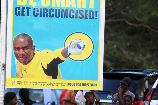 Un poster che incoraggia la circoncisione come mezzo per ridurre la trasmissione dell'HIV, a Gaborone, nel 2012.