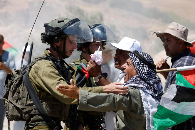 Lors d’une manifestation contre la colonisation israélienne, dans le village d’Al-Mughayer, territoire occupé de Cisjordanie, le 29 juillet 2022.