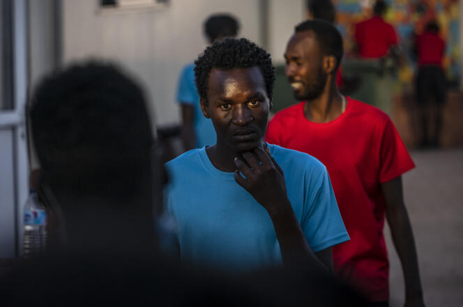 Un migrant soudanais dans le centre de séjour temporaire de Melilla, le 25 juin 2022.