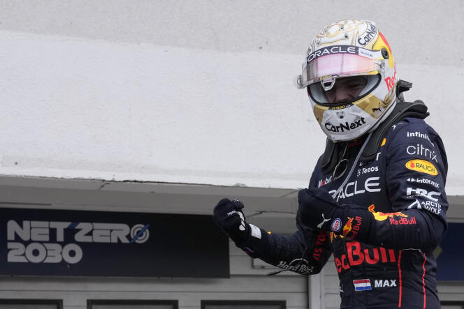 Max Verstappen saborea su victoria en el circuito de Hungaroring, en Mogyorod (Hungría), el 31 de julio de 2022.
