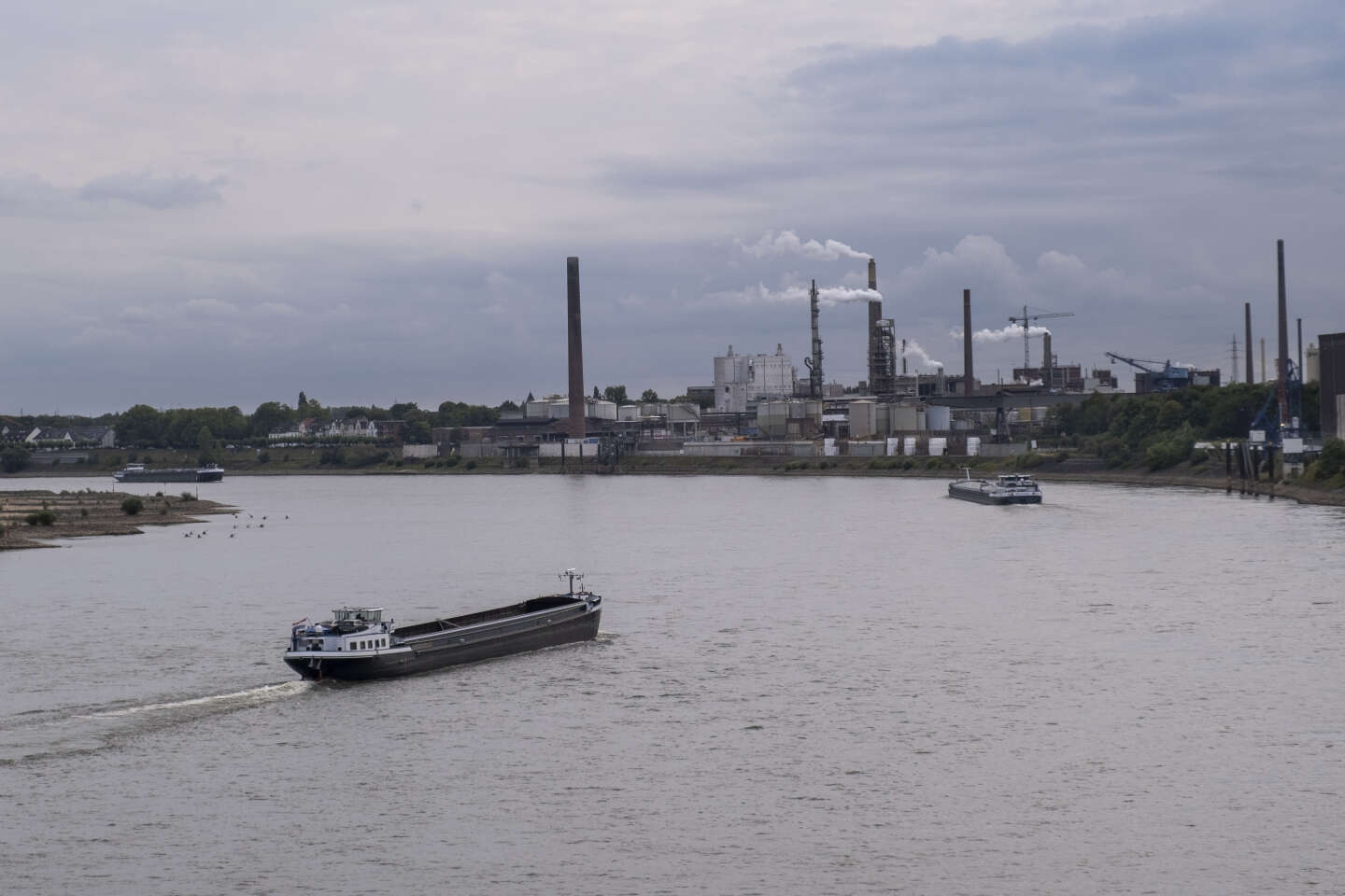 Die geringe Lautstärke des Rheins, „der Hauptschlagader Europas“, gefährdet den Transport von Rohstoffen
