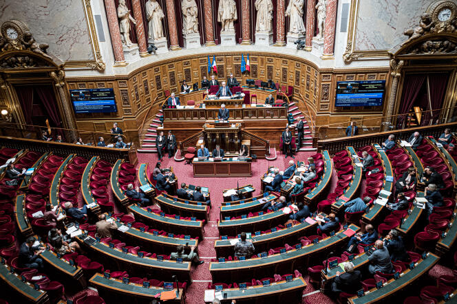 Le ministre de l’économie, Bruno Le Maire, ouvre la séance du projet de loi de finances rectificative par une prise de parole à la tribune. Au Sénat, à Paris, le 1er août 2022.