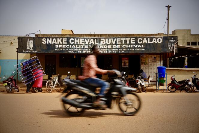This maquis bar specializing in horse steaks (a sacred animal among the Mossi ethnic group) has been operating in Ouagadougou since 1974.