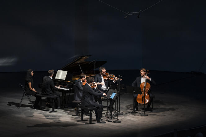 El Cuarteto Modigliani con el pianista Bertrand Chamayou, en La Roque-D'Anthéron (Bouches-du-Rhône), el 1 de agosto de 2022.