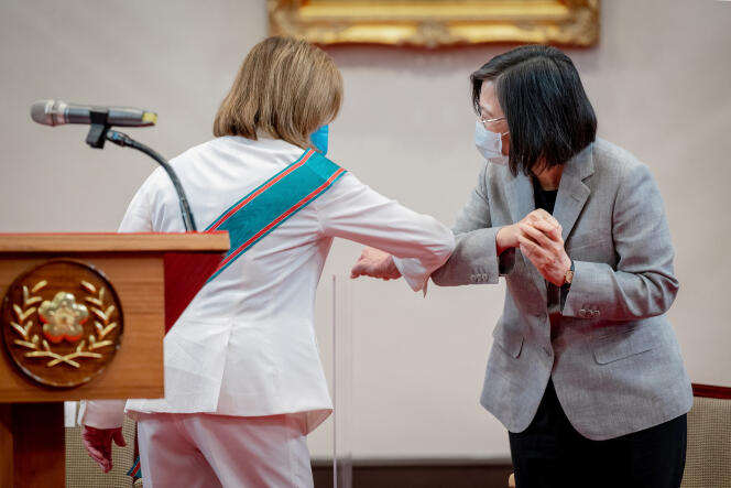 US House Speaker Nancy Pelosi attends a meeting with Taiwanese President Tsai Ing-wen at the presidential office in Taipei, Taiwan, August 3, 2022.