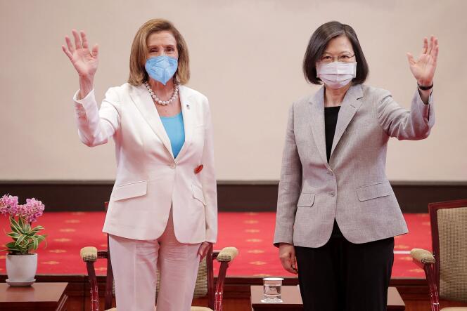 Nancy Pelosi (à gauche) aux côtés de la présidente de Taïwan, Tsai Ing-wen, mercredi 3 août.