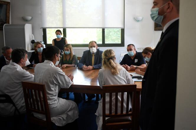 Le ministre de la santé, François Braun, lors d’une visite d’un centre de vaccination contre la variole du singe, le 3 août, à Paris.