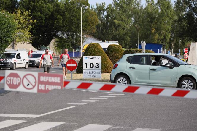 Un panneau annonçant 103 jours sans accident à l’usine Manuco, après une explosion qui a fait huit blessés, dont un grave, à Bergerac (Dordogne), le 3 août 2022. 