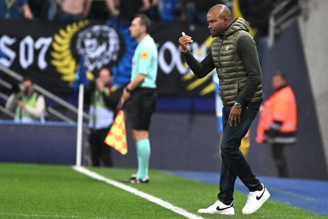 Senegalese Omar Daf, former coach of Sochaux, during a match against Toulouse at the Montbéliard stadium, April 19, 2022.