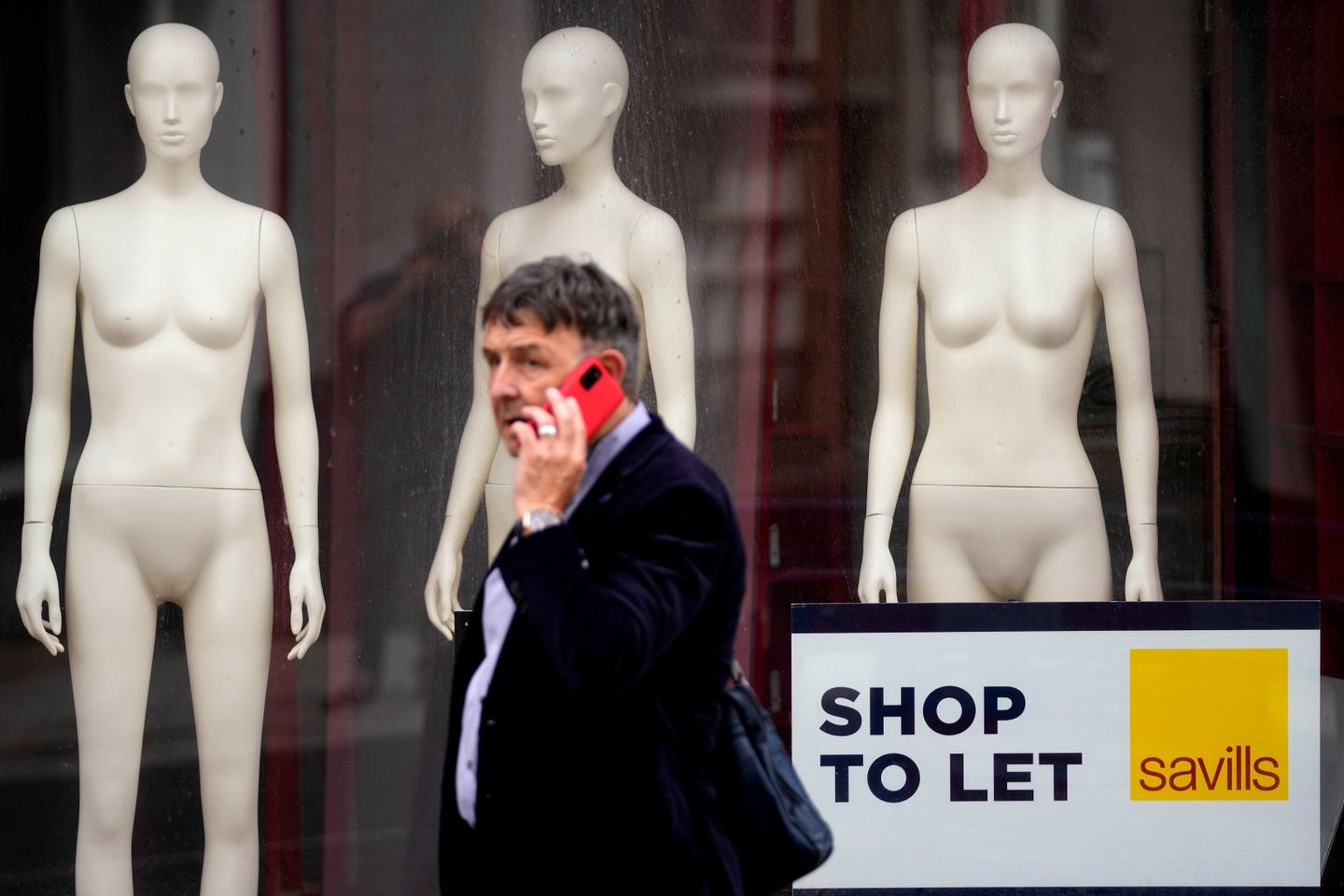 UK economy enters recession