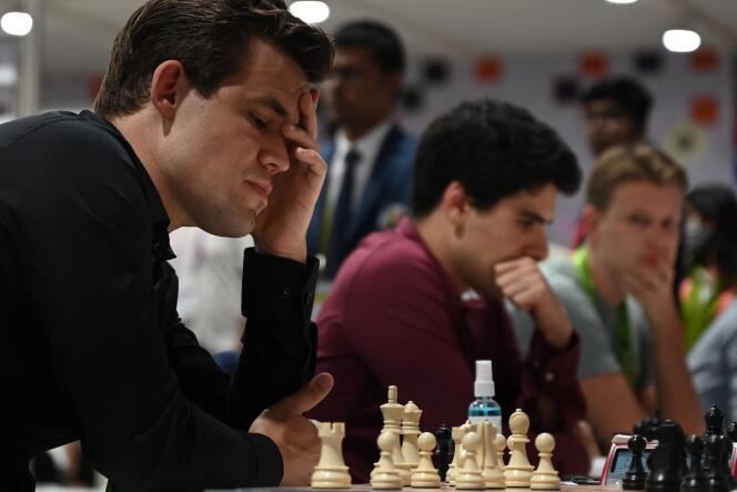 Le Norvégien Magnus Carlsen durant son match contre l’équipe de Macédoine du Nord lors de la 44e Olympiade d’échecs, à Mahabalipuram (Inde), le 5 août 2022. 