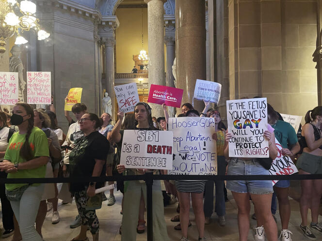Manifestation de partisans de l’avortement dans les couloirs du Capitole de l’Indiana, à Indianapolis, le 5 août 2022.