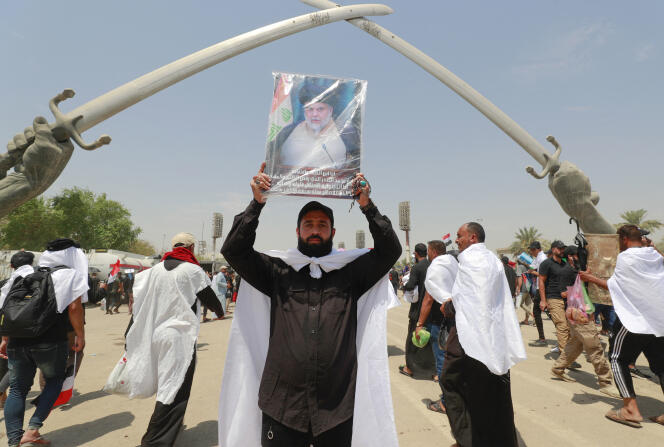 Des partisans de Moqtada Sadr se rassemblent dans la zone verte de haute sécurité de Bagdad, la capitale irakienne, le 5 août 2022. 
