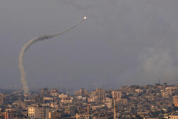 Des roquettes sont lancées depuis Gaza en direction d’Israël, samedi 7 août.