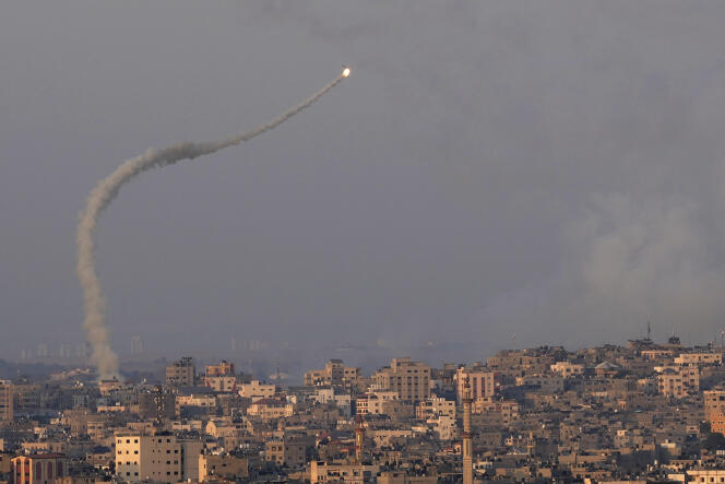 Se lanzan cohetes desde Gaza hacia Israel el sábado 7 de agosto.