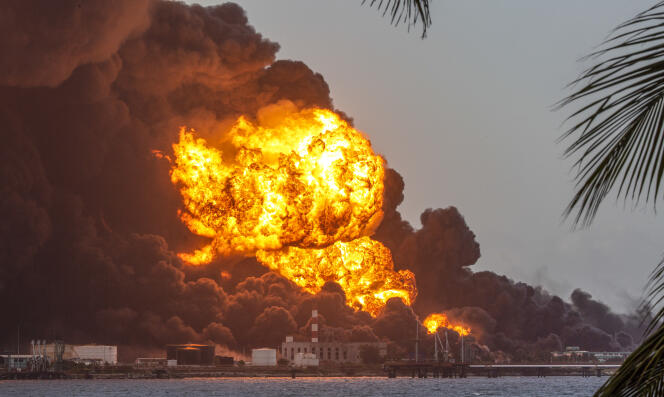 The gigantic flames of the fire which affects the oil depot of Matanzas on the island of Cuba.  August 9, 2022. 