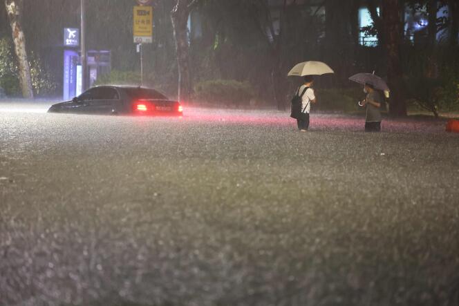 Ισχυρή βροχόπτωση πλημμύρισε την περιοχή Gangnam της Σεούλ στις 8 Αυγούστου 2022. 