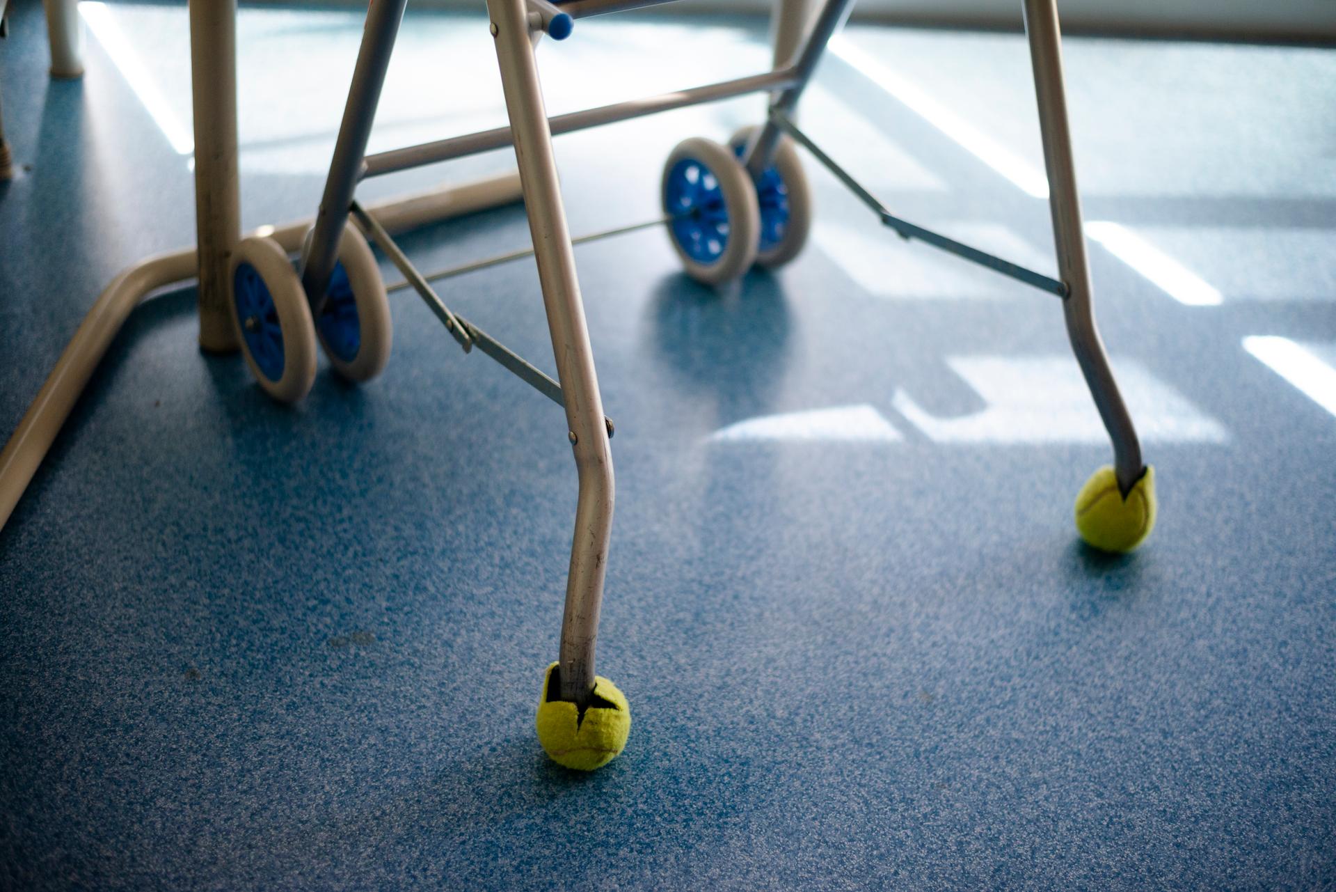 Un déambulateur dans l'unité de soins longue durée du pôle de gériatrie du GHR de Mulhouse et Sud-Alsace, le 18 juillet 2022.