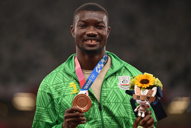 Médaille de bronze pour le Burkinabé Hugues-Fabrice ZOngo au triple saut lors des J.O. de Tokyo, le 5 août 2021. 