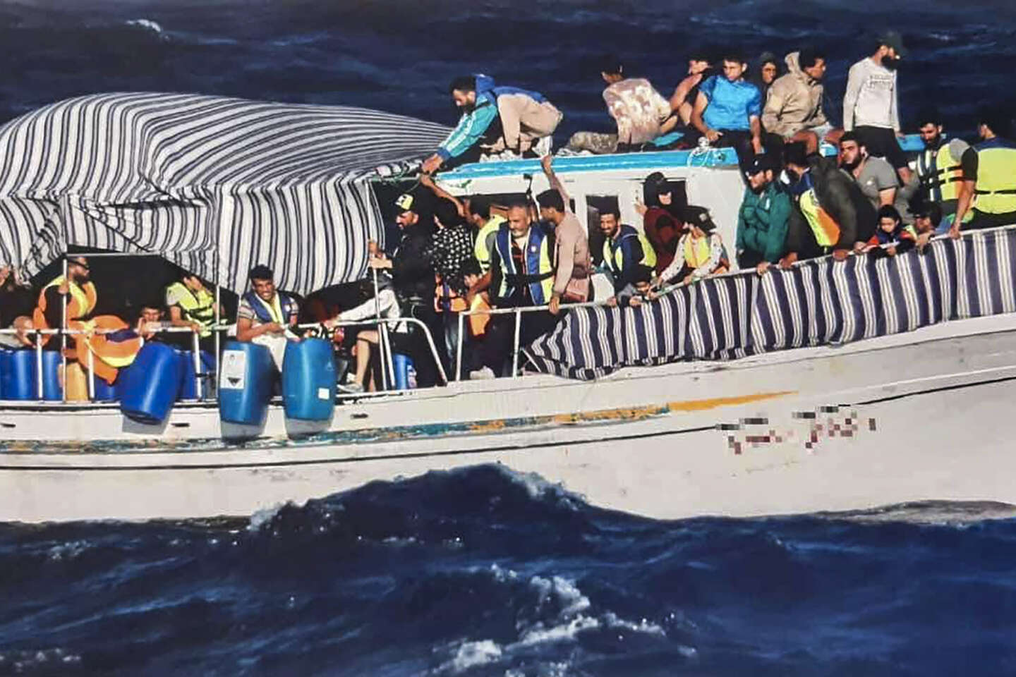 En Grèce, des dizaines de migrants portés disparus après un naufrage