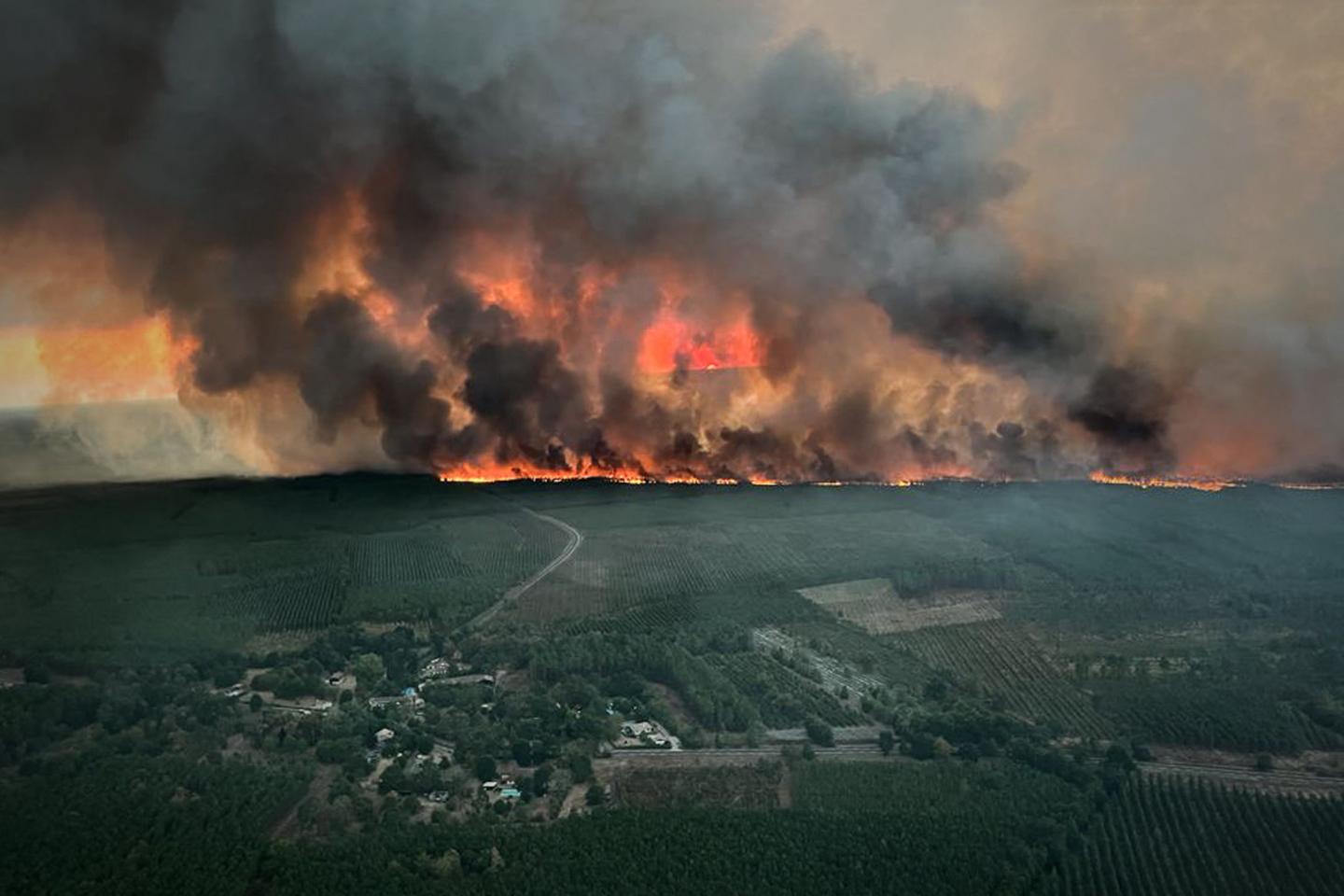 'Unlikely flareup' of wildfire in southwest France engulfs 6,000