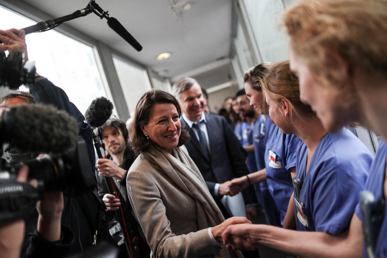 La ministre des solidarités et de la santé Agnès Buzyn lors d’une visite du service de réanimation de l’hôpital de la Pitié-Salpêtrière, à Paris, le 2 mai 2019.