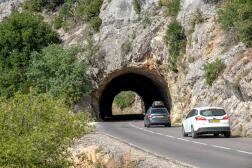Une route départementale près de la Combe d’Arc en Ardèche, le 17 juillet 2022. 