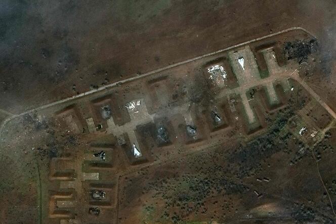 Une image satellite de la base militaire russe de Saky, en Crimée, prise le 10 août, après l’incendie et l’explosion qui y ont eu lieu.