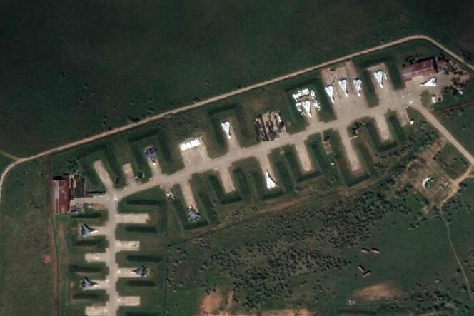 Une image satellite de la base militaire russe de Saky en Crimée, prise le 16 mai, avant l’incendie et l’explosion qui y ont eu lieu. 