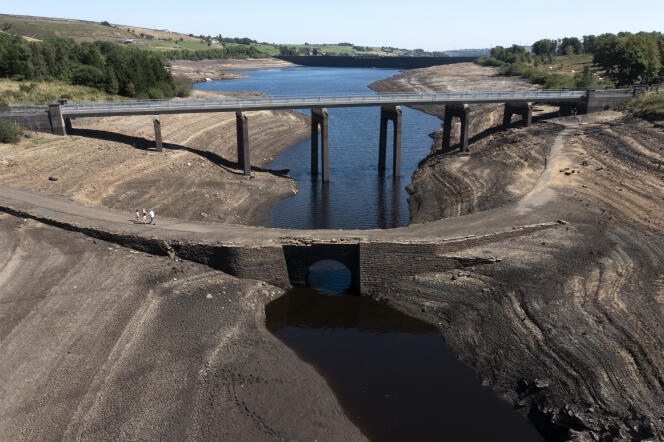 Low water at Bytings Reservoir, Ripponde, West Yorkshire, as temperatures rise in England on August 12, 2022.