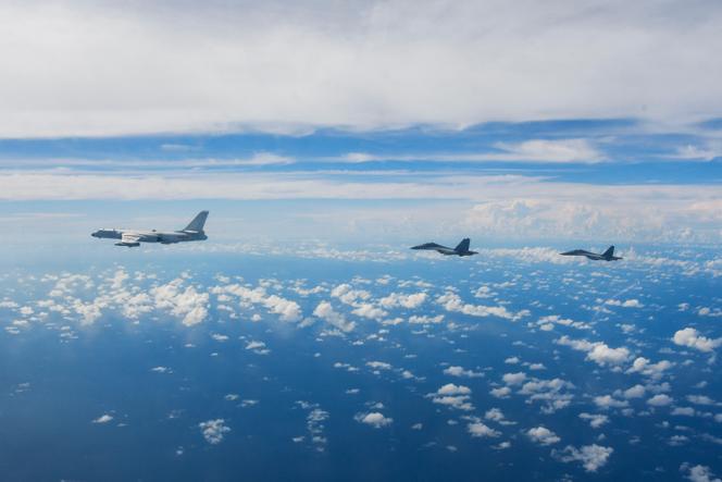 Aviones del Ejército Popular de Liberación de China durante un ejercicio de entrenamiento de combate en la isla de Taiwán el 7 de agosto de 2022.