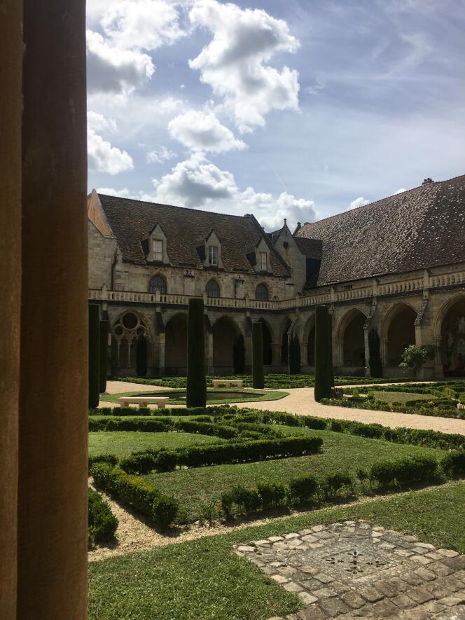View of the cloister garden of Royaumont Abbey, recreated in the 20th century by the landscaper Achille Duchêne and restored in 2010.