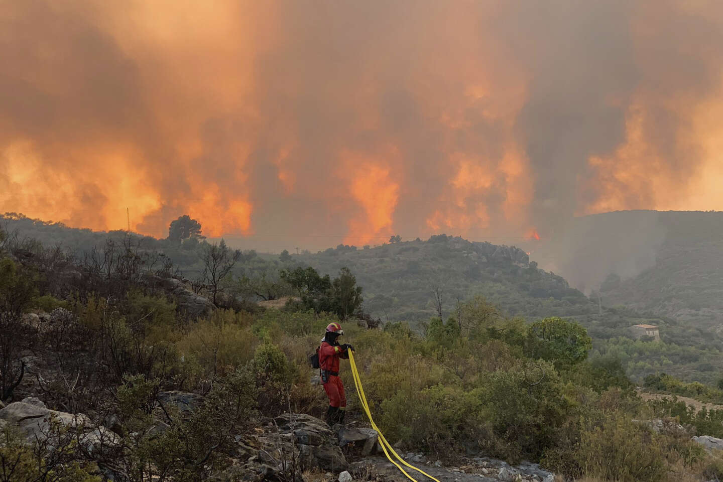 Incendies : en Espagne et au Portugal, des dizaines de milliers d’hectares ravagés par les flammes