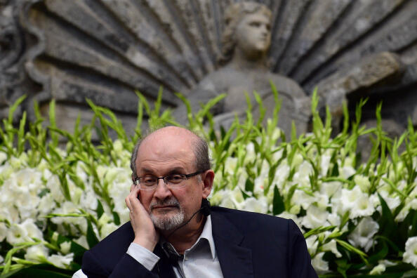 Indian born British writer Salman Rushdie smiles during a talk for the XV anniversary of the "Casa Refugio Citlatepetl" at the Museo de la Ciudad in Mexico City, on October 5, 2014. Rushdie is in a two-day visit. AFP PHOTO/ALFREDO ESTRELLA (Photo by Alfredo ESTRELLA / AFP)