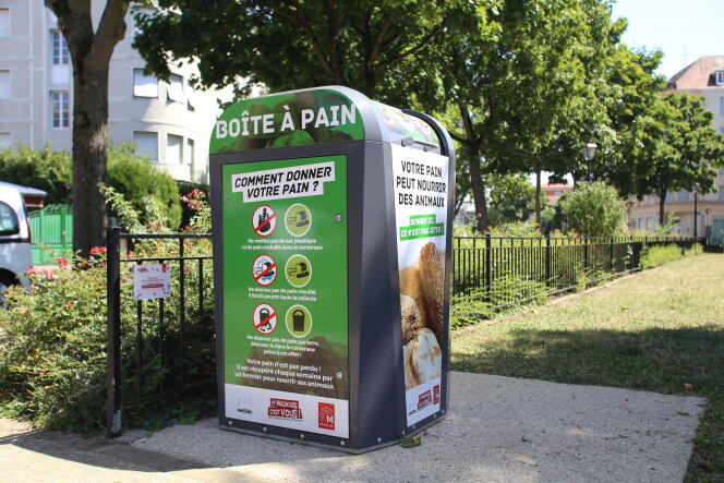 Une boîte à pain installée dans le quartier Doller, à Mulhouse, en juillet 2022.