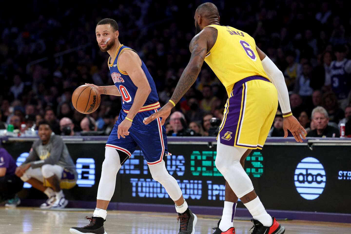 Maillot LeBron James Lakers et shorts NBA pour les adultes et les juniors