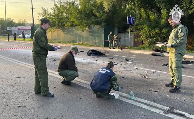 Capture d’une vidéo du comité d’investigation russe montrant le site de l’explosion du véhicule dans laquelle Daria Douguina est morte, dimanche 21 août, dans les environs de Moscou.