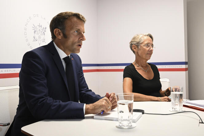 Emmanuel Macron and Elisabeth Borne hold a meeting of interministerial crisis cell, at the fort of Brégançon, in Bormes-les-Mimosas (Var), August 18, 2022.