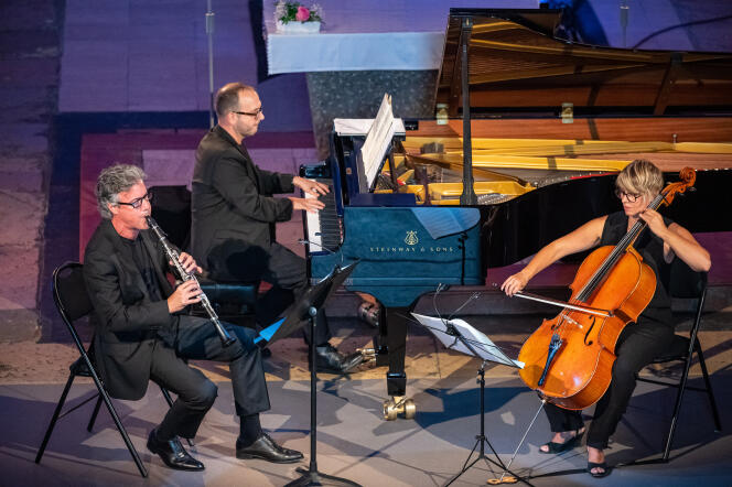 From left to right: Patrick Messina (clarinet), Fabrizio Chiovetta (piano) and Virginie Constant (cello) during the concert on August 19, 2022 at the Berlioz Festival in La Côte-Saint-André (Isère).