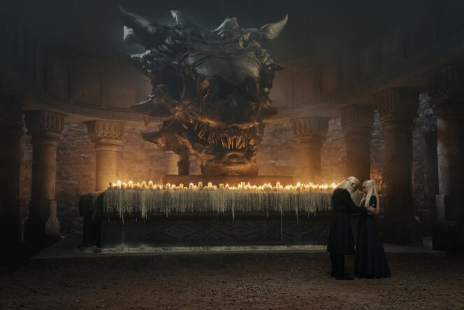 Paddy Considine (Rey Viserys) y Milly Alcock (Princesa Rhaenyra Targaryen), en la serie “La casa del dragón”.