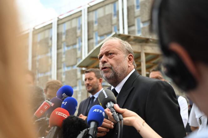 Le ministre de la justice, Eric Dupond-Moretti, lors d’une visite du chantier de réhabilitation du centre pour anciens détenus de la prison de Fleury-Mérogis (Essonne), au sud de Paris, le 23 août 2022. 